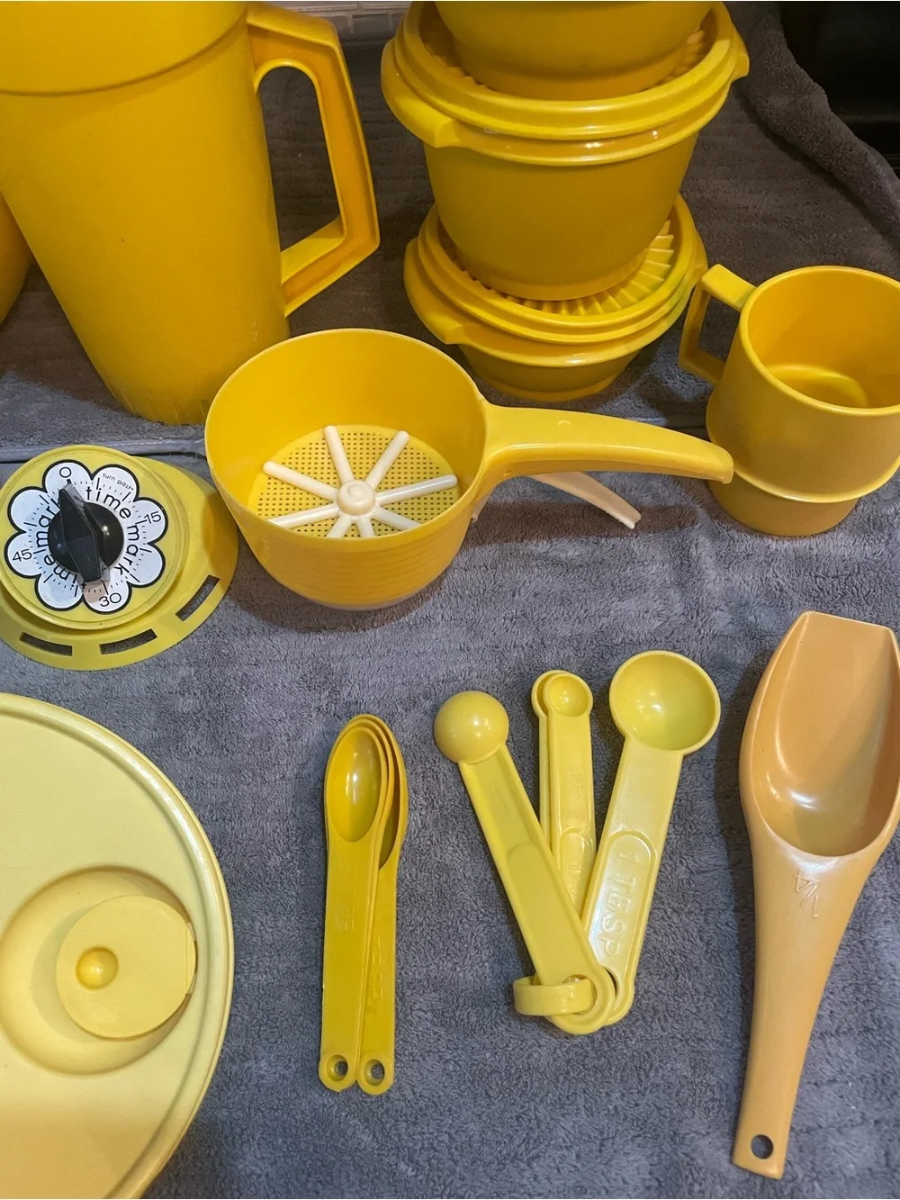 Vintage Tupperware Rubber Maid Yellow Mixed Lot